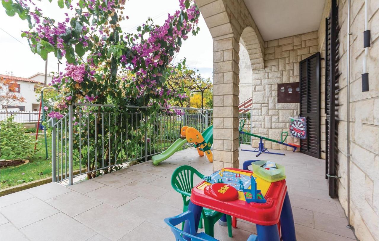 3 Bedroom Beautiful Apartment In Medulin Exterior foto