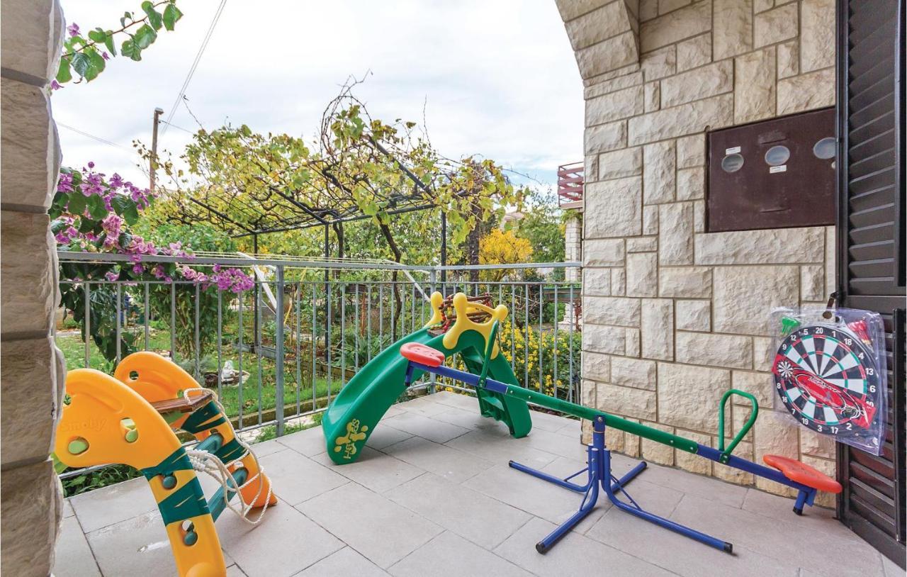 3 Bedroom Beautiful Apartment In Medulin Exterior foto